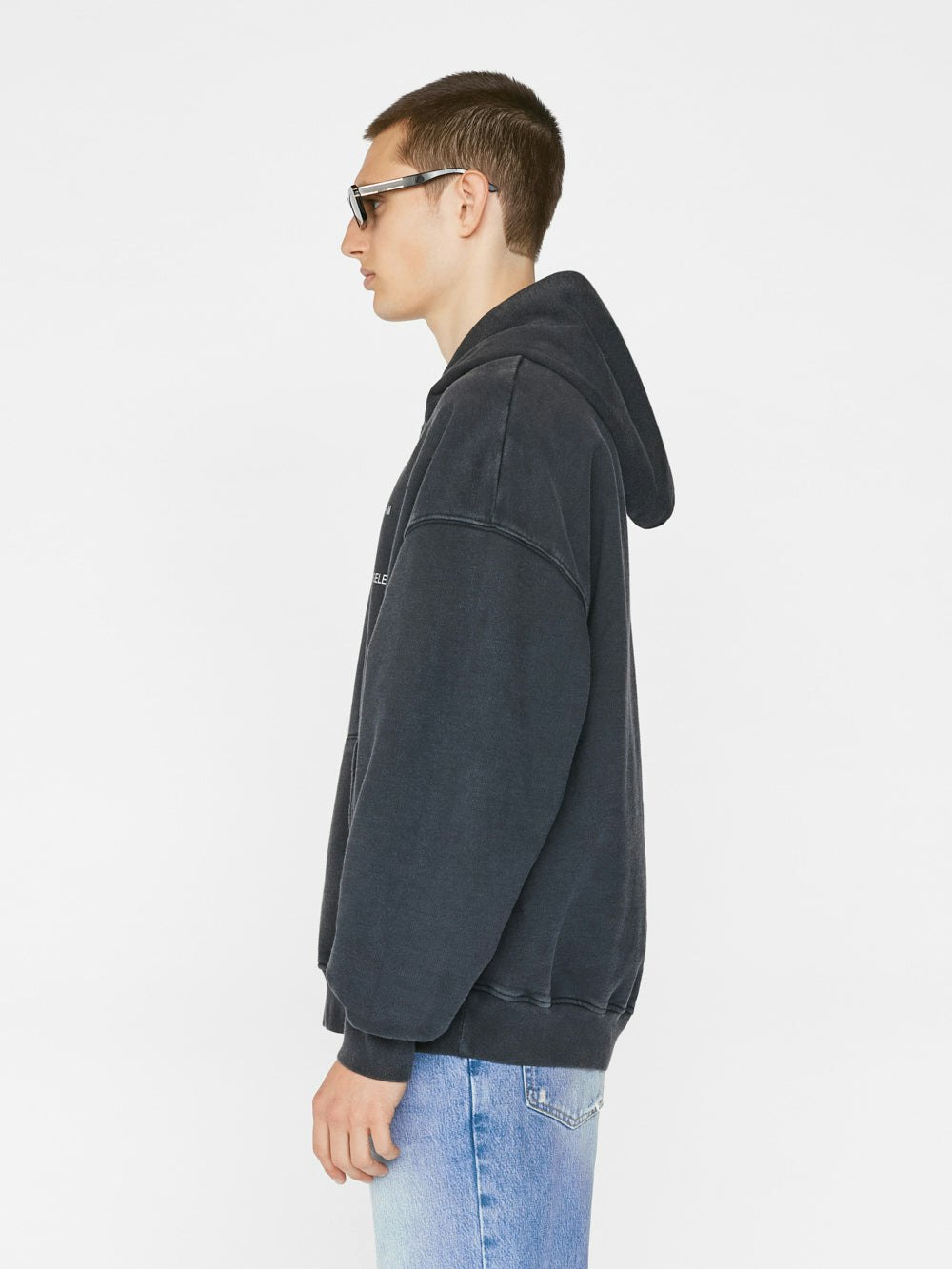 hoodie side view alt:fit1